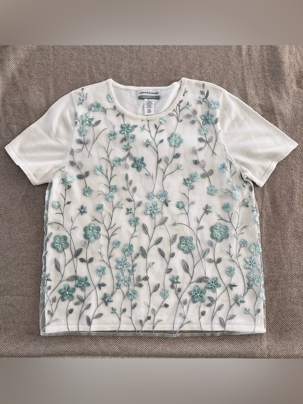 Alfred Dunner White Floral Embroidered Short Sleeve Top size Petite Large